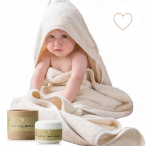 Cadeauset bio babyhanddoek en body & handbalsem